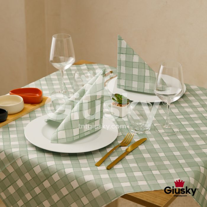 Einweg-Tischdecke-100x100-aus-Airlaid-Fibracel-Guest-Grün