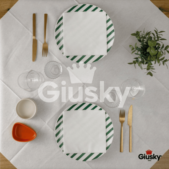 Einweg-Tischdecke-100x100-aus-Airlaid-Fibracel-Color-Weiß-Einfarbig