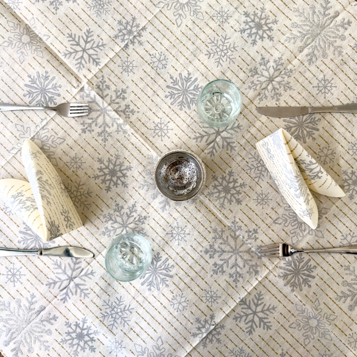 Nonwoven-Disposable-Tablecloth-120x120-Spunlace-Packservice-Micro-Cristal-Silver-1