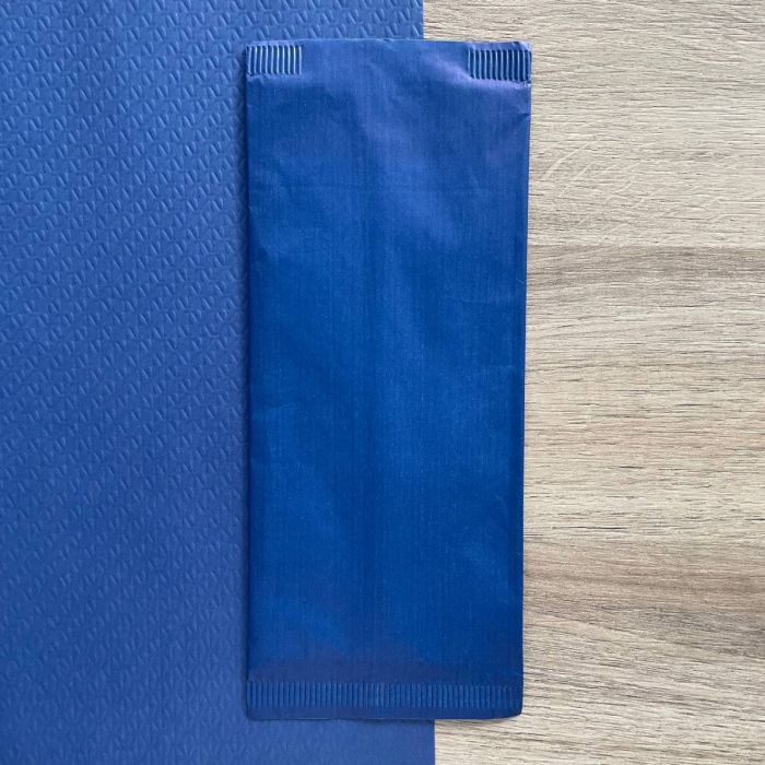 einweg-bestecktasche-papier-10-5x25-zweilagiger-weisser-serviette-okay-1000-st-blau-nacht
